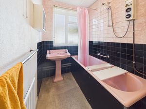 BATHROOM- click for photo gallery